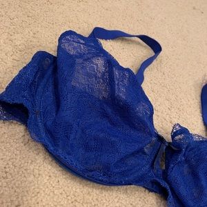 Blue lace bra- NWT 38DD